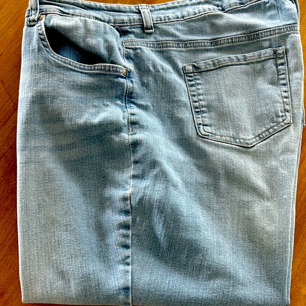 Capri STYLE @ CO Women’s 16W washed denim capris. Used but in good condition.